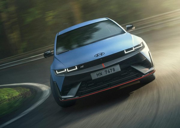 Can a Rear Diffuser Improve Aerodynamics and Fuel Efficiency in a Hyundai Ioniq?